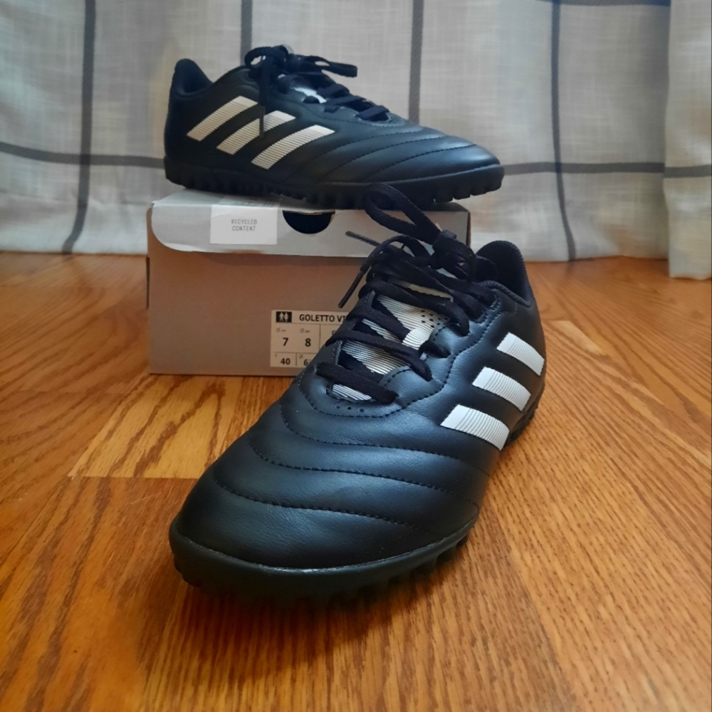 Mens Black Adidas Soccer indoor cleats (Turf) size 7 - Picture 2 of 3